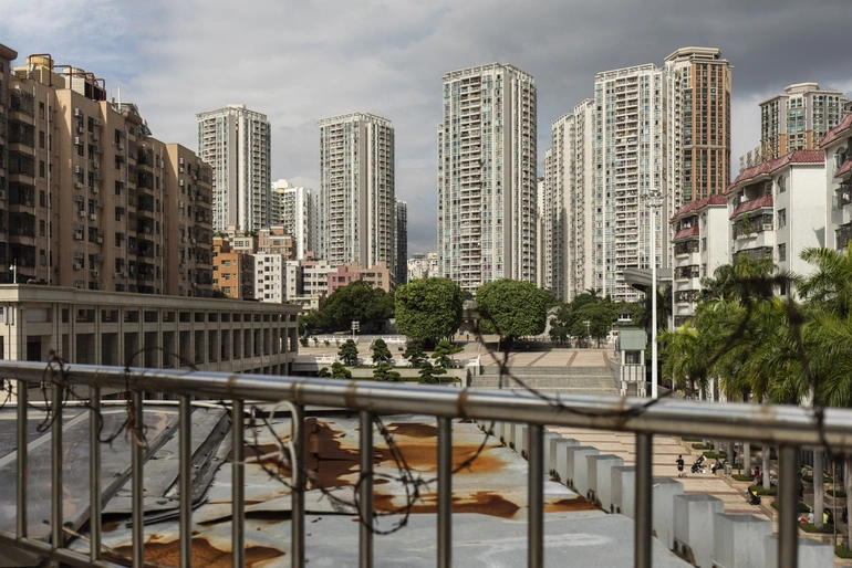 Một khu chung cư đang xây dựng ở thành phố Thâm Quyến, Trung Quốc (Ảnh: Bloomberg).