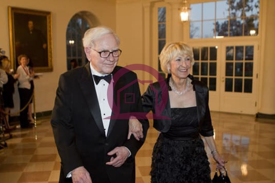 Warren Buffett và vợ Astrid Buffett tới dự bữa tối tại Nhà Trắng vào năm 2012 – Ảnh: Getty Images.